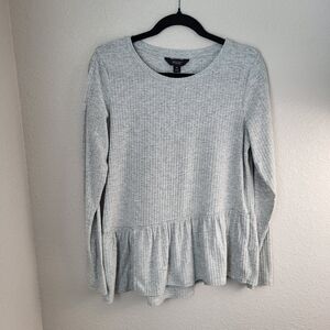 Simply Vera Vera Wang Knit Top with Sloped Ruffle Gray Women's Size Medium
